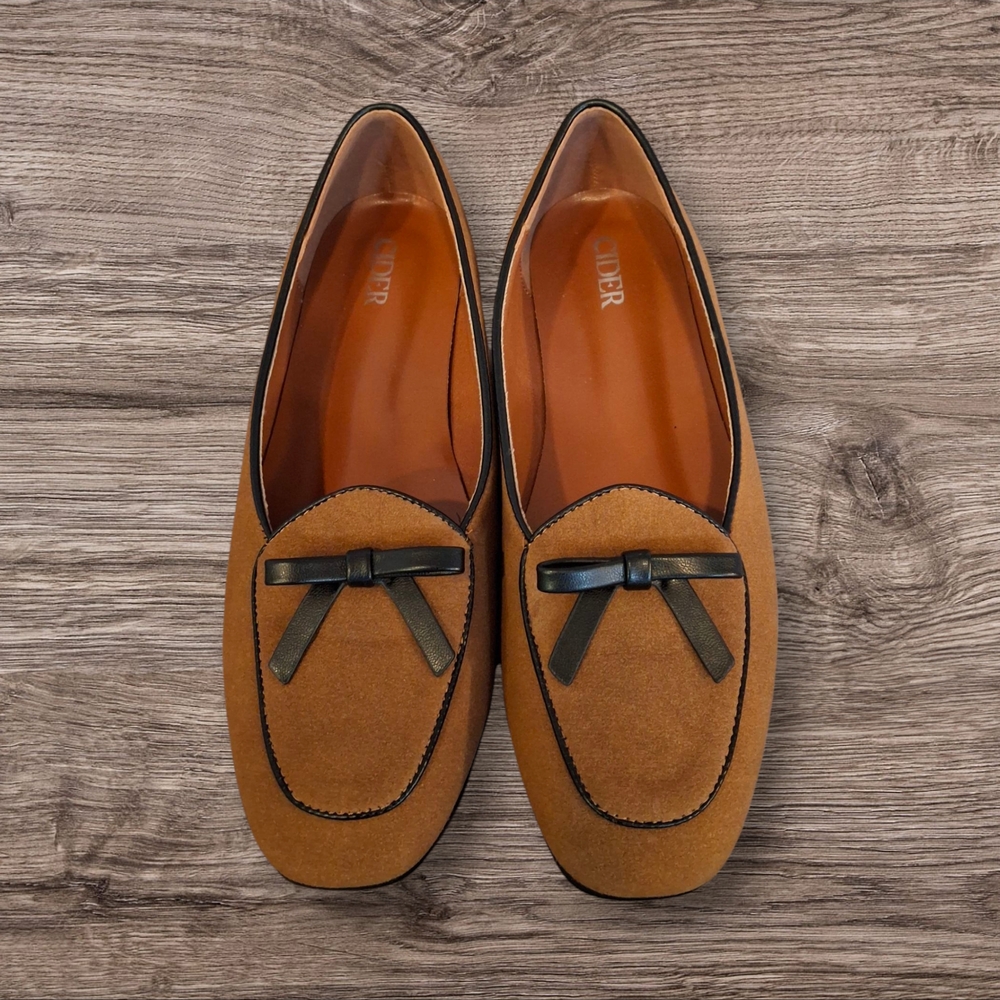Womens Like New Flats Size 8